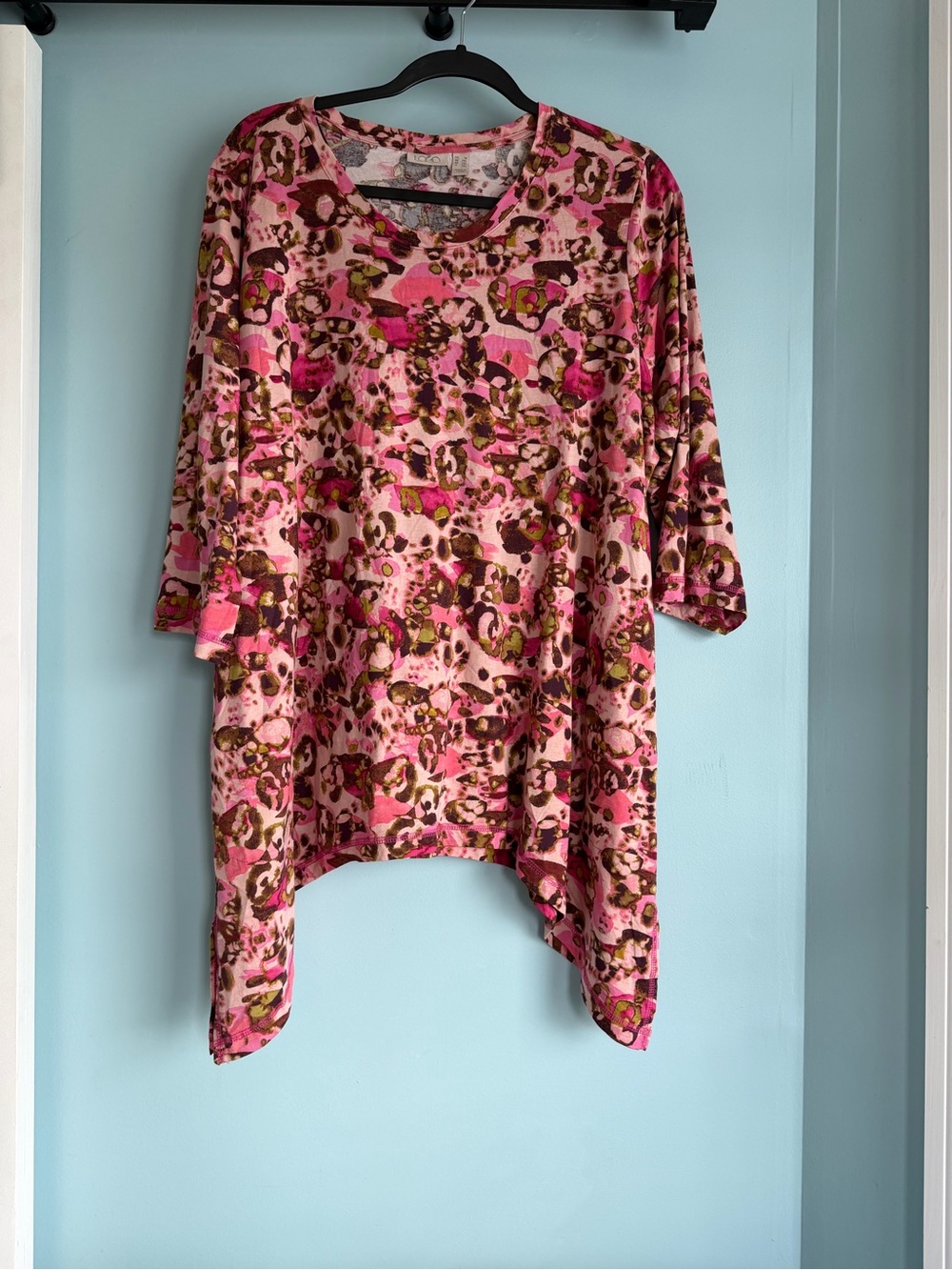 LOGO Lori Goldstein 1X Pink Abstract Floral Handkerchief Hem Tunic Top 3/4 Slv